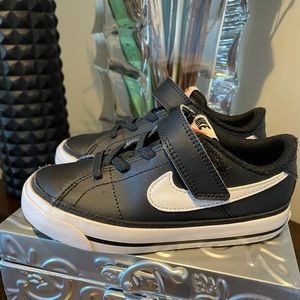 Nike Court Legacy runners